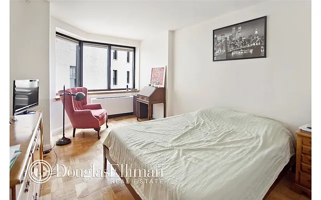 Rented by Douglas Elliman | media 28