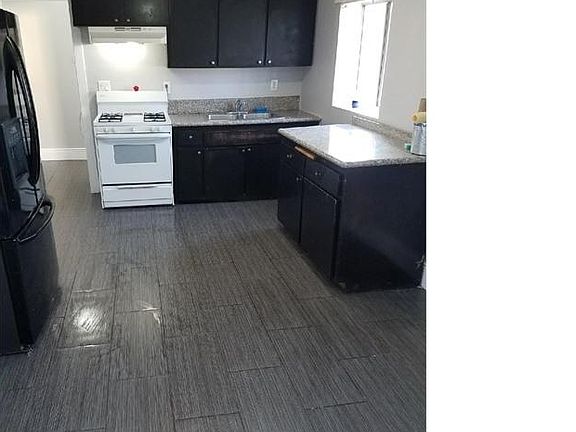 4th image of 3119 W 63rd St APT 3