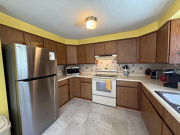 4th image of 275 Grafton Turnpike Road