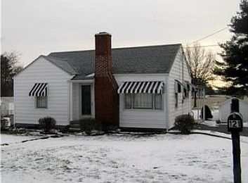 2nd image of 121 Sunny Ln