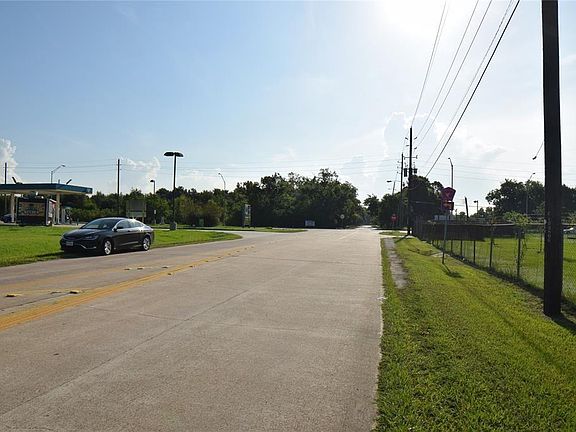 2nd image of 4225 Fellows Rd