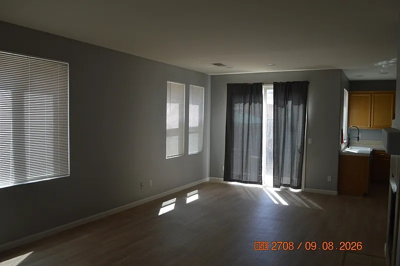 4 bed, 3.0 bath, 1974 sqft, $2,850 — Photo 4
