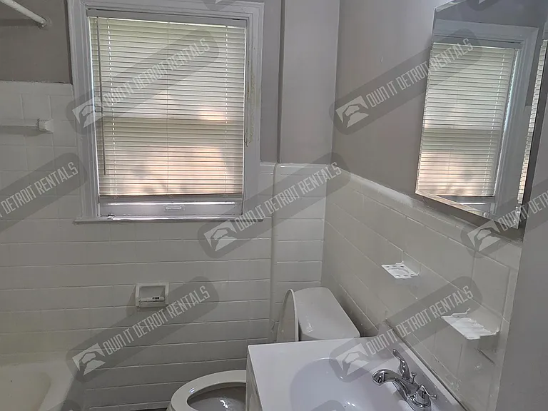 19335 Hoover St — Photo 18