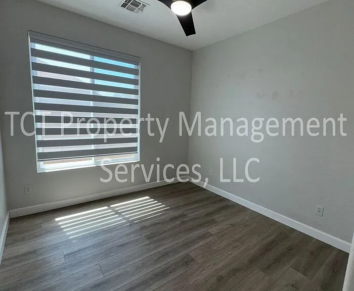 4216 E Oxford Ln — Photo 7