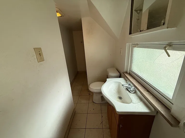 306 Laredo St — Photo 6