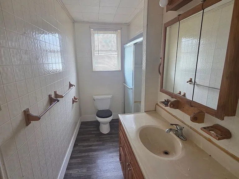 725 11th Ave — Photo 21