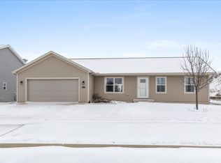 2916 Conlor Dr, Bloomington, IL 61704