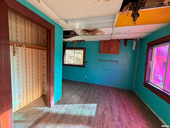 3rd image of 510 W 3rd St