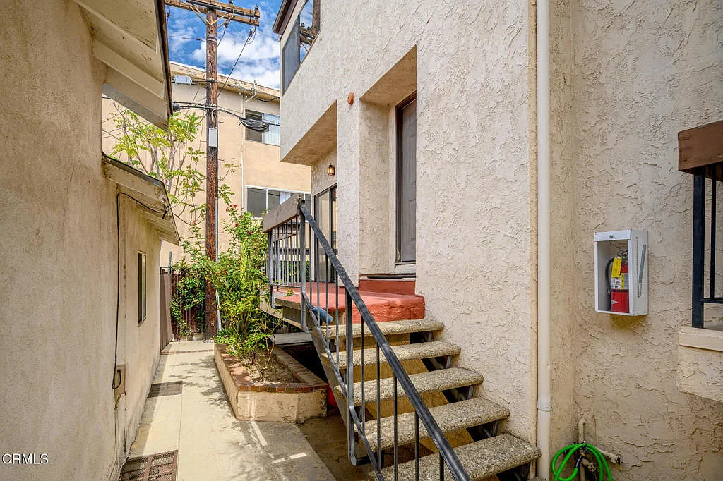 3 bed, 3.0 bath, 1593 sqft, $4,500 — Photo 3