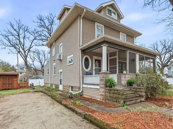 1587 34th Ave, Moline, IL 61265