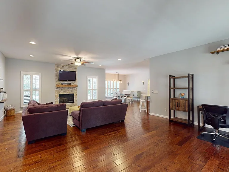 385 Central Dr — Photo 6