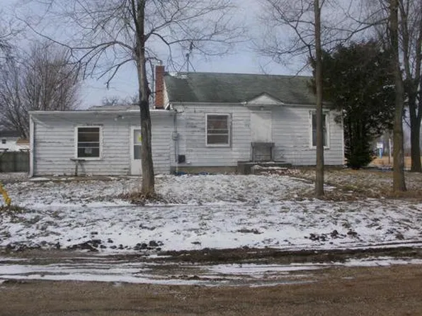 225 N Walnut St, Buda, IL 61314