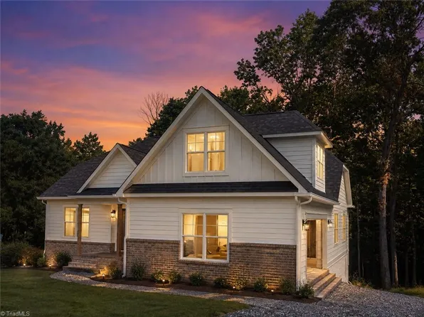 2110 Candelar Dr, High Point, NC 27265