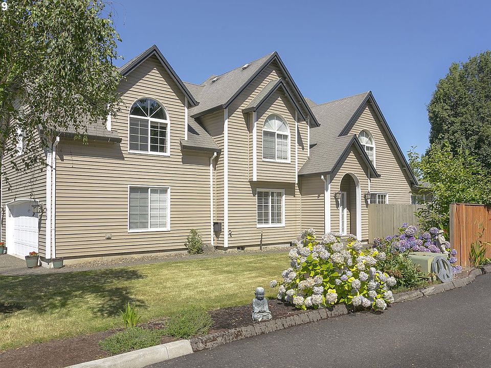 1st image of 612 NW 70th Cir
