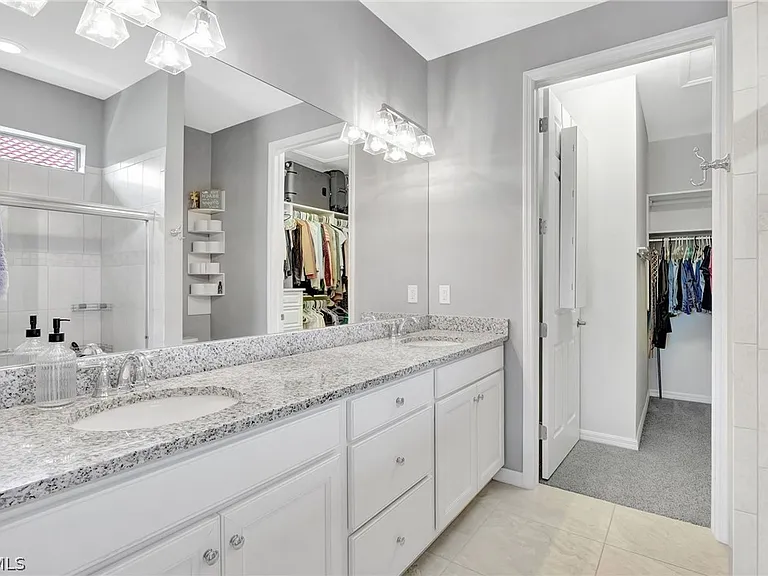 10908 Clarendon St — Photo 20