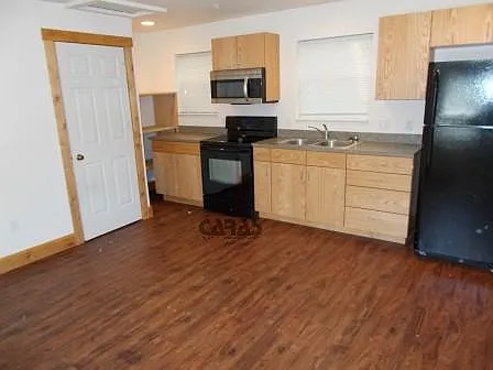 1106 6th St E #1 — Photo 2