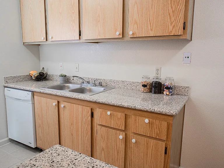 Walnut Apartments — Photo 19