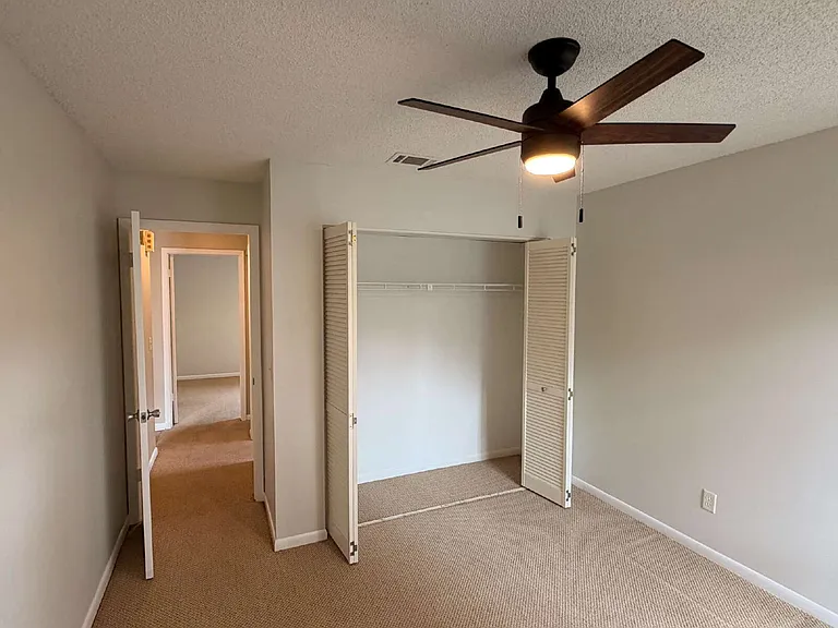 14001 Dominion Ct — Photo 17