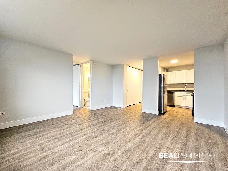 1344 N Dearborn — Photo 27