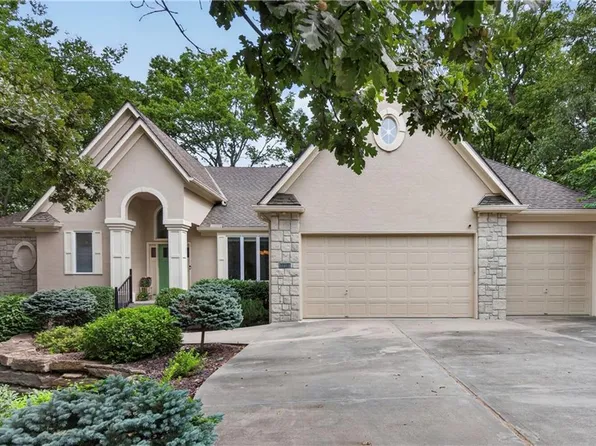 2228 SW Waterfall Pl, Lees Summit, MO 64081