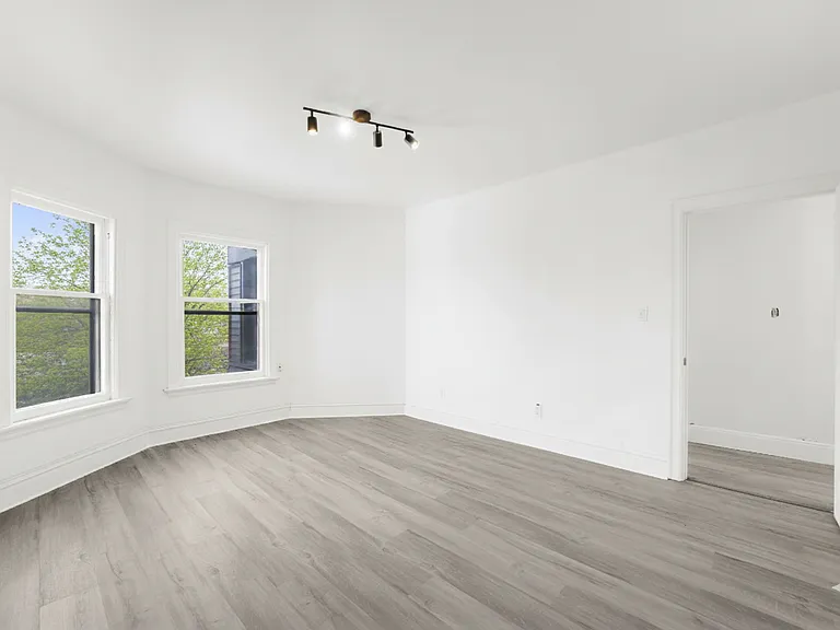 166 Wentworth St S #3 — Photo 7