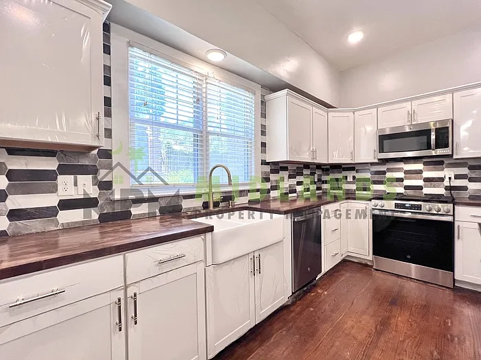 2417 Clark St — Photo 27