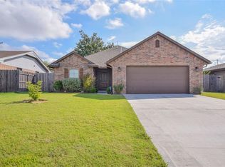 824 Cardan Pl, Moore, OK 73160