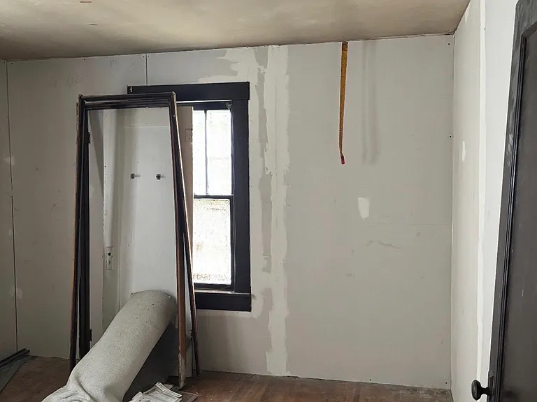 1365 E Walnut St — Photo 6