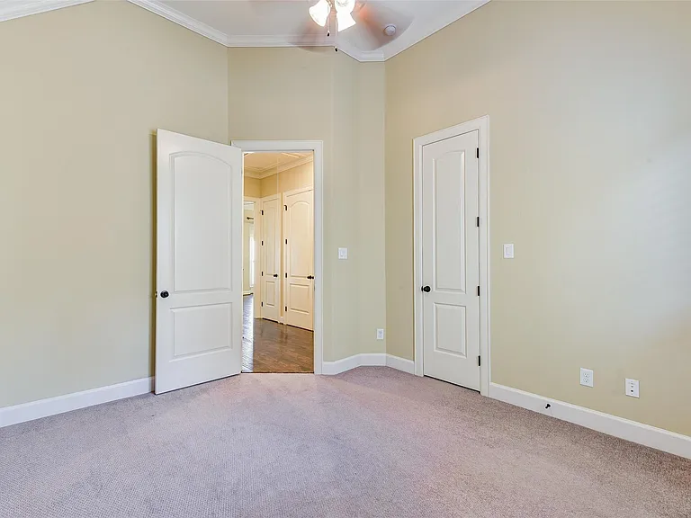 2306 Couch St — Photo 17