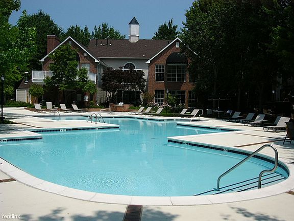 3rd image of 1523 Lincoln Way APT 101