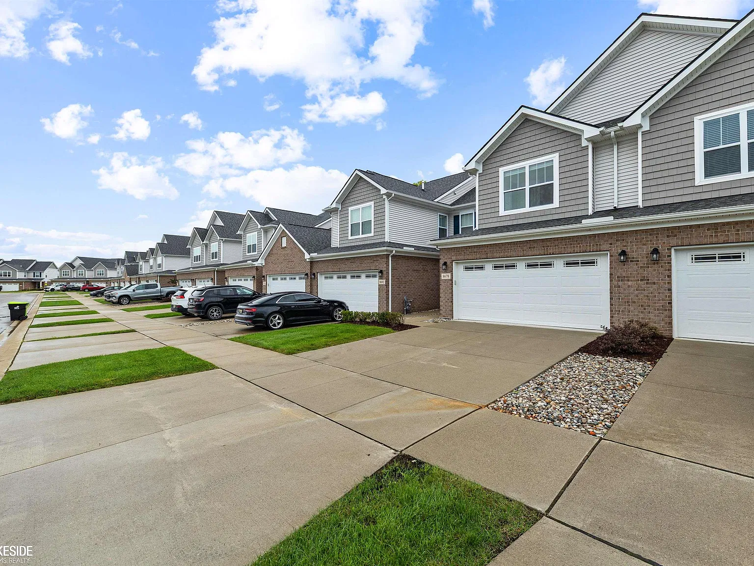3 bed, 2.5 bath, 1777 sqft, $2,995 — Photo 2