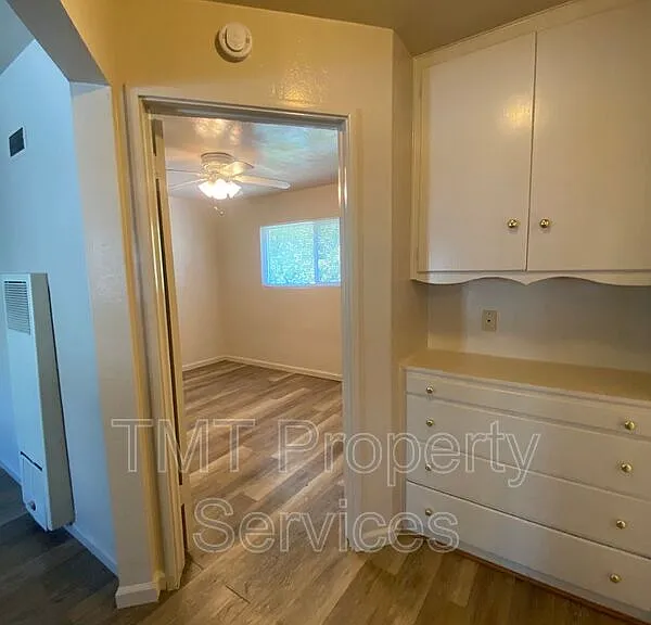 2530 S St #13 — Photo 9