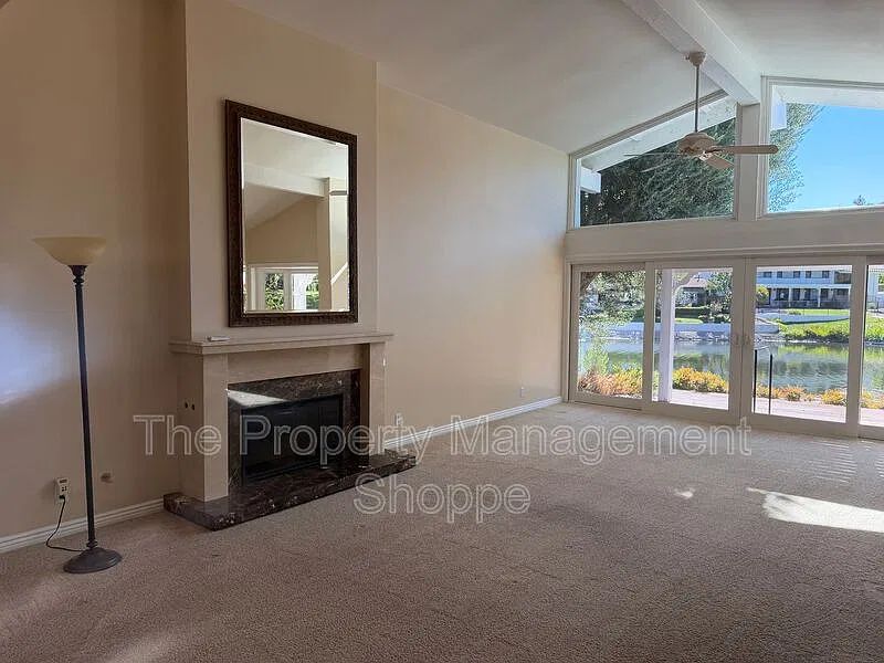 2 bed, 2.0 bath, 1948 sqft, $5,500 — Photo 4