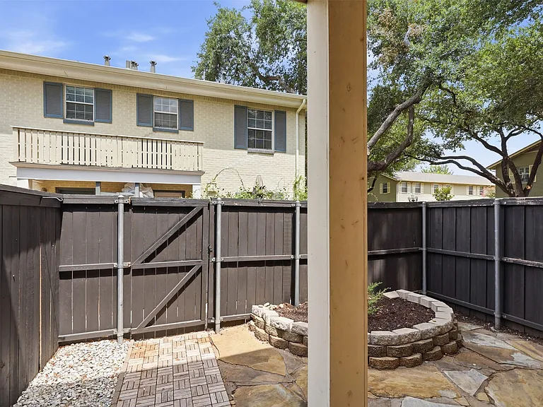 4723 Bradford Dr #B — Photo 23