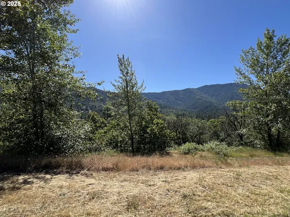 1620 Panoramic Loop, Grants Pass, OR 97527