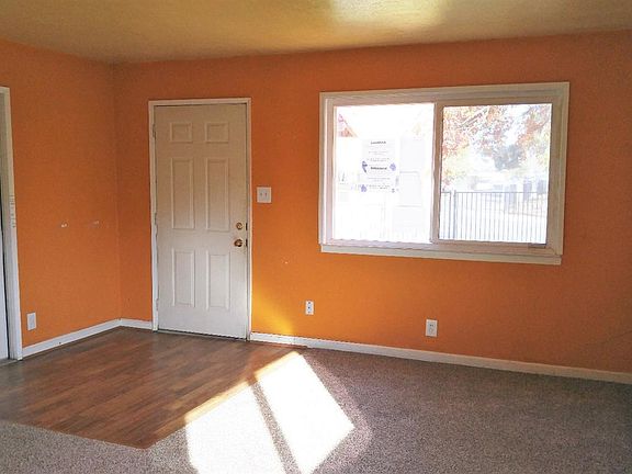 3rd image of 932 Rivera Dr