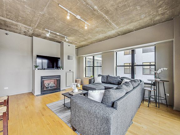 5th image of 1122 W Catalpa Ave APT 615