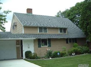 307 Blacksmith Rd, Levittown, NY 11756