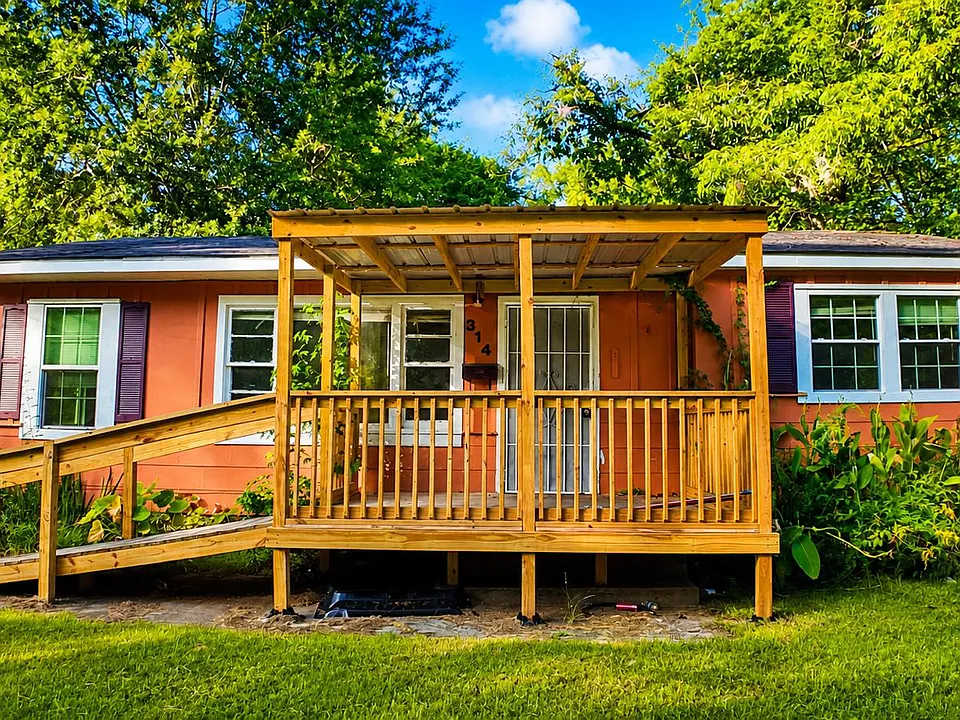314 Clubview Dr