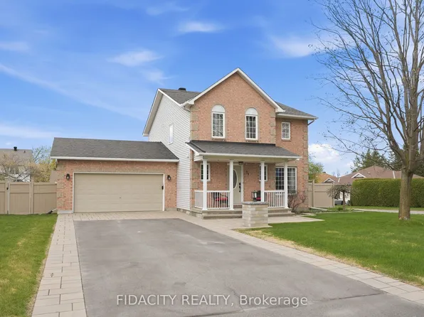 21 W Ridge Dr, Ottawa, ON K2S 1S4