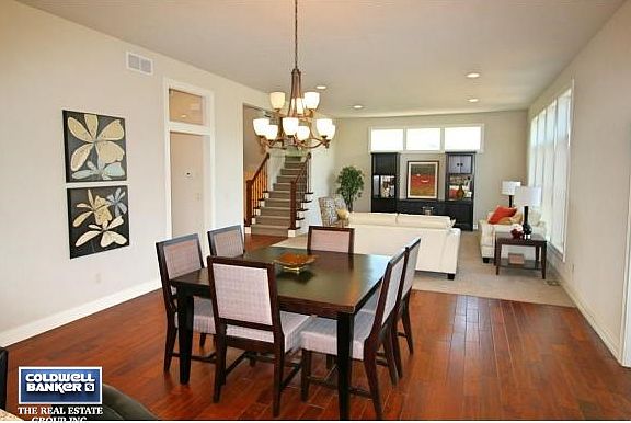 Expandable Dining Area