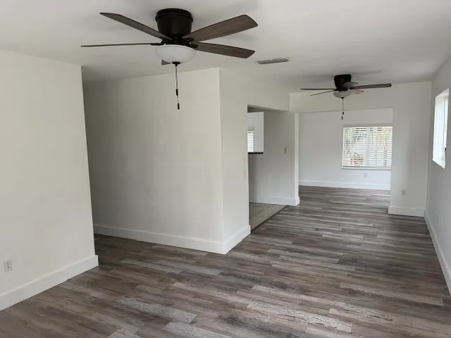 2776 SW 31st Pl — Photo 5