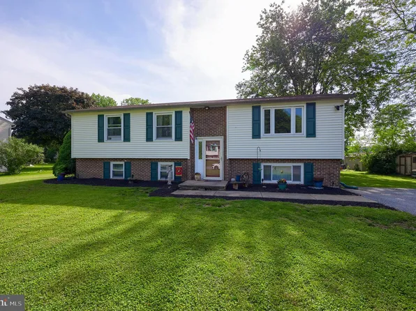 390 Hollyann Dr, Landisville, PA 17538