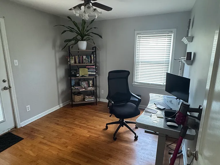 1642 Oxford Rd — Photo 7