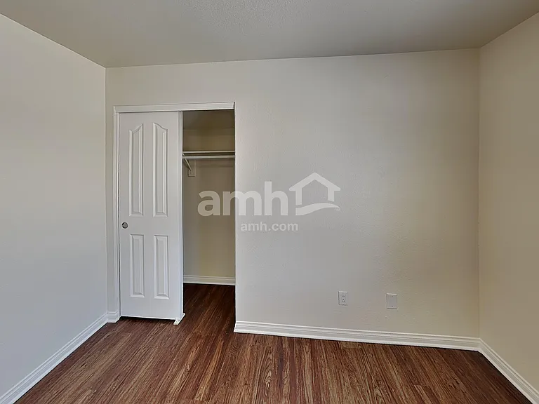 8221 Woodland Prairie Ave — Photo 14