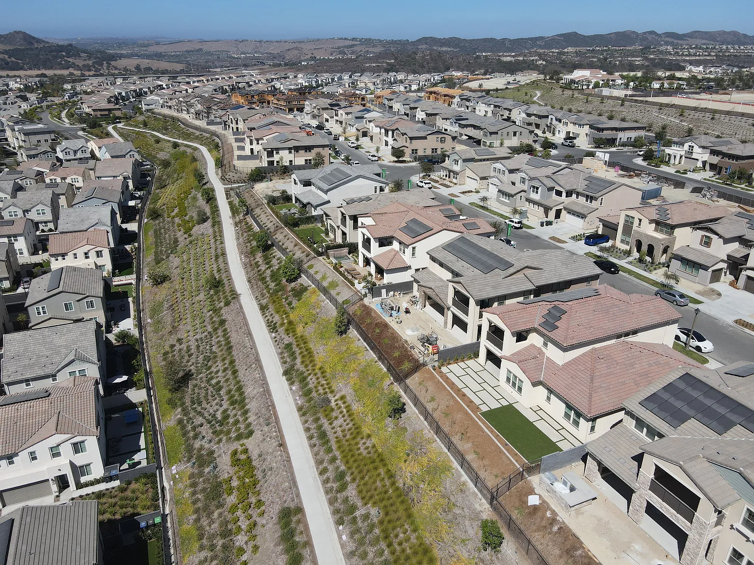 5 bed, 4.5 bath, 3306 sqft, $7,000 — Photo 3