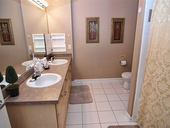 Shared-Bathroom5