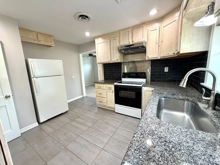 414 Olney Dr — Photo 11