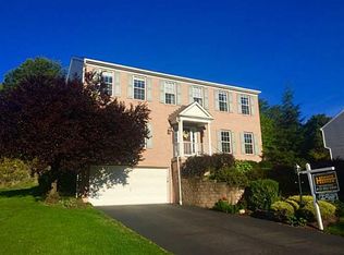 6009 Hawthorn Dr, Coraopolis, PA 15108