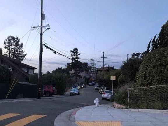 5th image of 814 Henry St